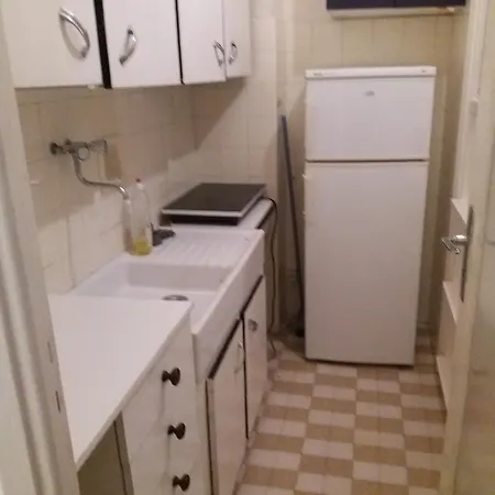 Le Roy Soleil Apartment