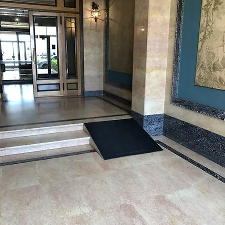 Le Roy Soleil Apartment